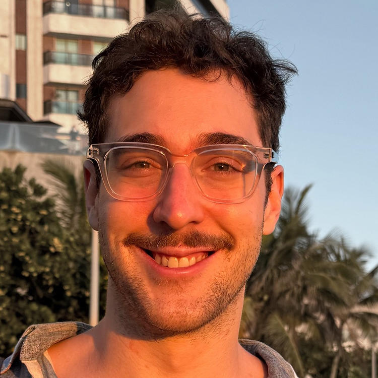 Headshot photo of Manoel Horta Ribeiro